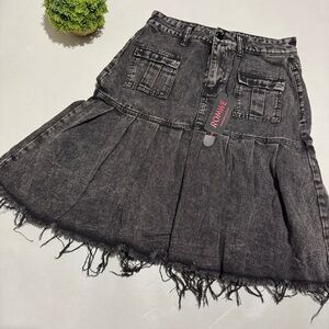 Romwe‎ NWT Black Gray Pleated Flare Denim Jean Skirt Medium Punk Grunge Y2K Raw